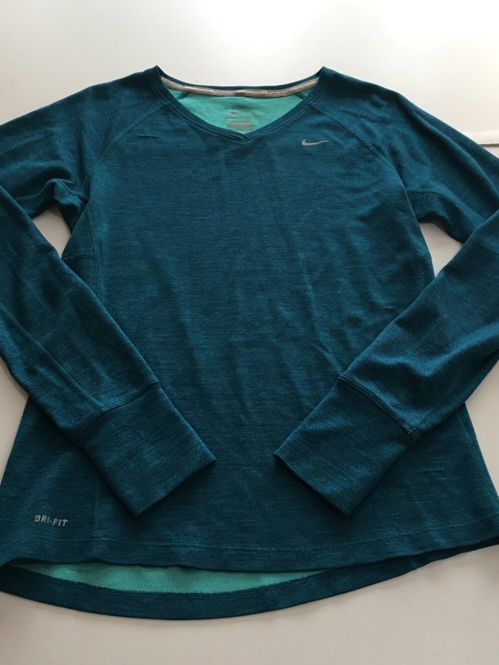 Nike Dri-FIT Element Women’s Small Long-Sleeve Running Top Thumbholes Blue